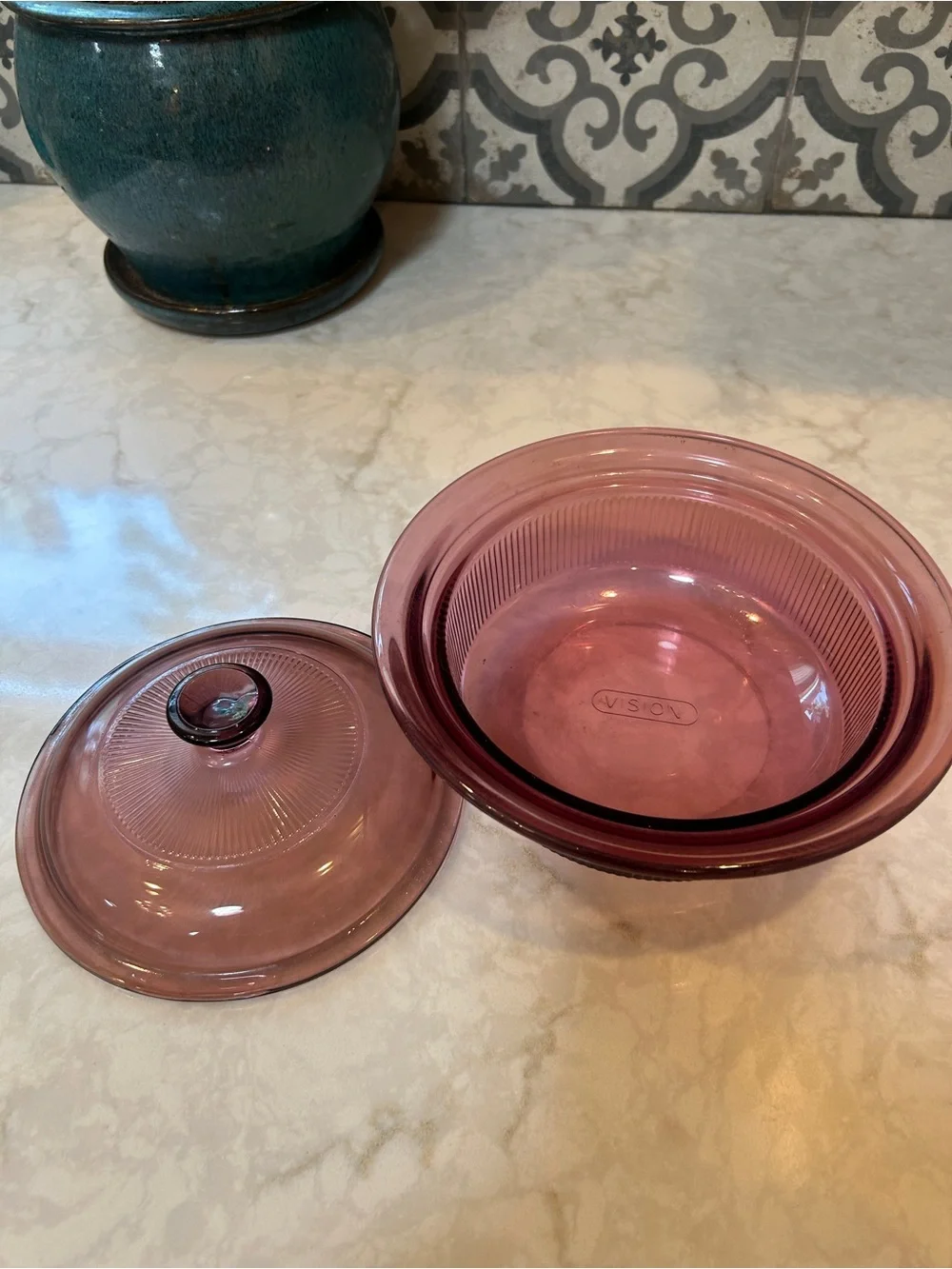 VINTAGE PYREX (Corningware) VISIONS CRANBERRY ROUND BAKING/SERVING DISH WITH LID